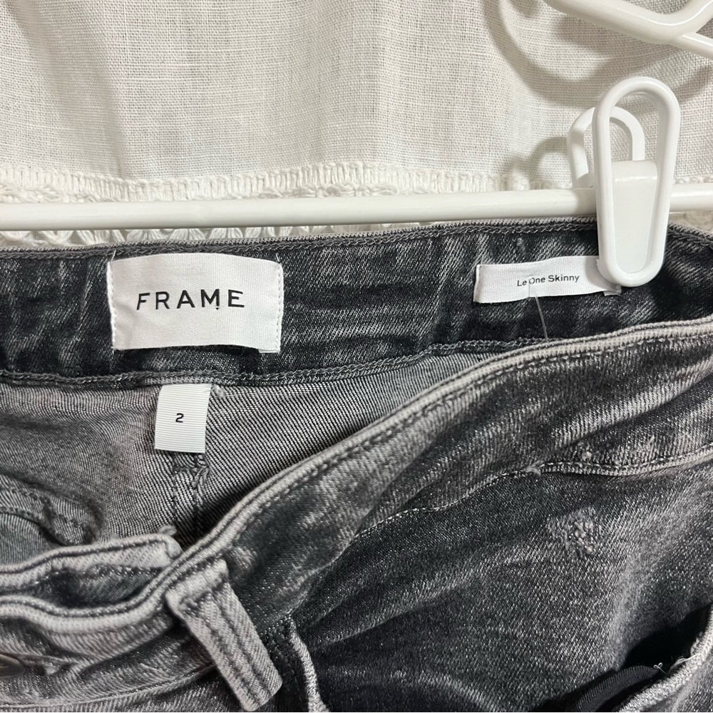 Frame Le One Skinny Dark Gray Wash - Size 30 (2) - Picture 3 of 8